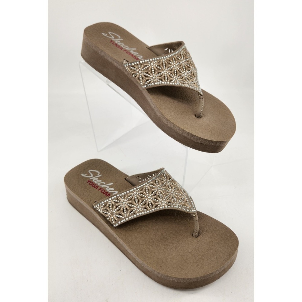 Skechers Women's Size 8 Yoga Foam Vinyasa Jeweled Bling Beige Tan‎ Flip Flops